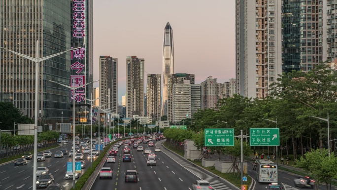 深圳市福田区滨河大道建筑群车流