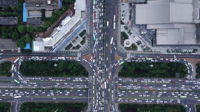 雨后城市交通拥堵车水马龙西安交通堵车加塞