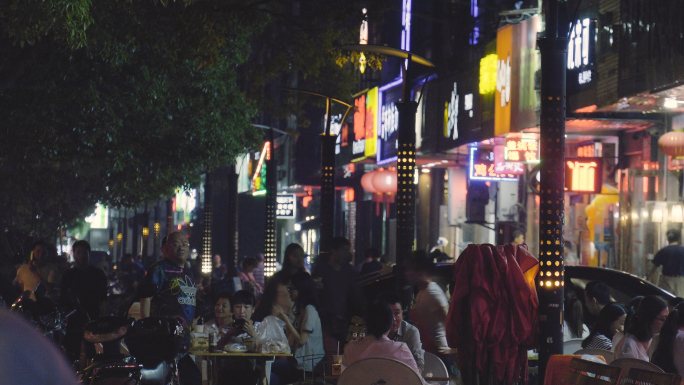 上海夜宵小吃街灯火通明琳琅满目车水马龙