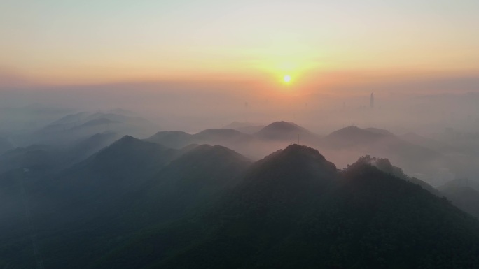 航拍塘朗山日出与晨曦：深圳在仙境中苏醒