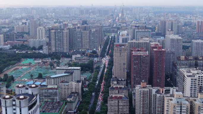 雨后城市交通拥堵车水马龙西安交通堵车加塞