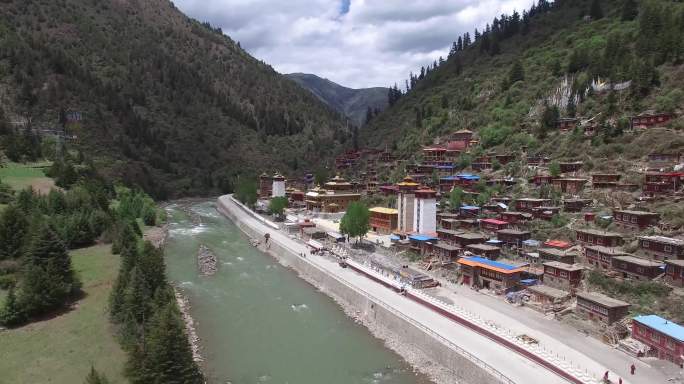 航拍 藏族特色村寨