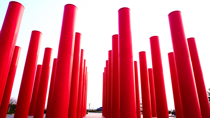 4k11条实拍红色图腾广场柱子