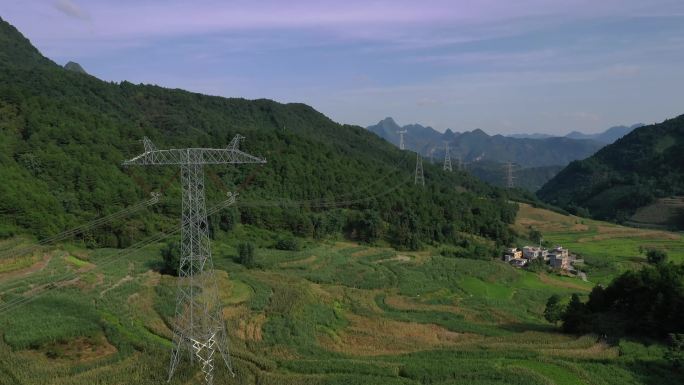 广西特高压电网跨山输电线路