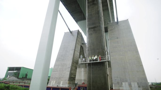大桥公路桥梁建设桥梁检测检测工人维修高速