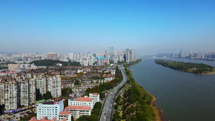 长沙岳麓区潇湘大道车流城市风光