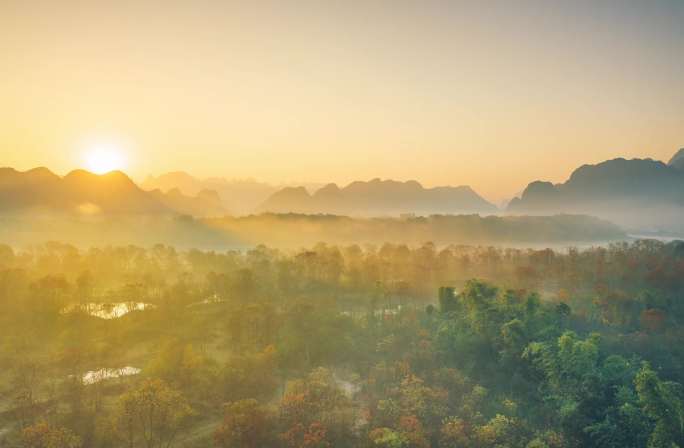 桂林乌桕滩大气山水日出风景漓江航拍延时