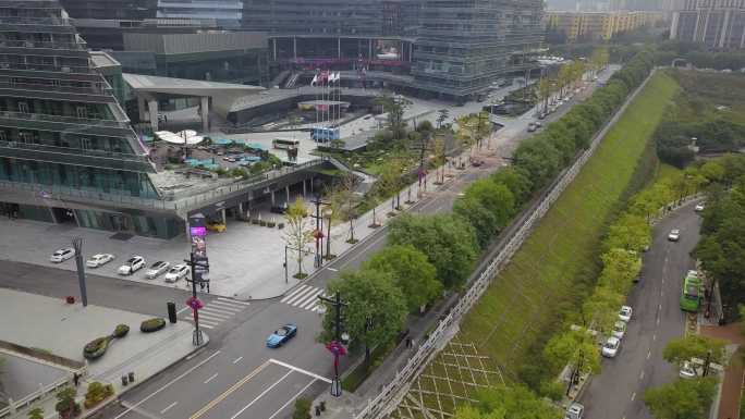 豪华敞篷轿跑行驶在路上城市跑车航拍豪车