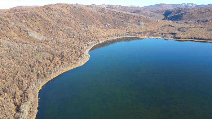 航拍深秋内蒙古阿尔山的蓝色湖泊