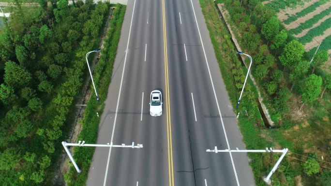 奔驰车汽车行驶马路乡村公路乡村旅游