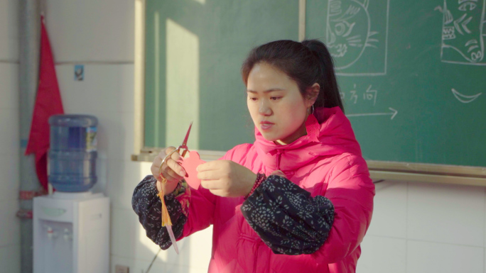 非遗文化传承、中小学生学习剪纸