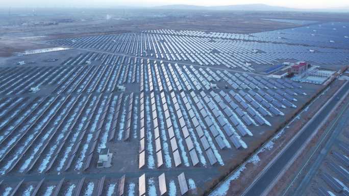 航拍西北戈壁新能源太阳能光伏发电