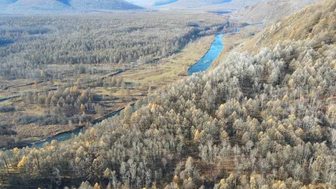 航拍深秋内蒙古阿尔山的蓝色河流