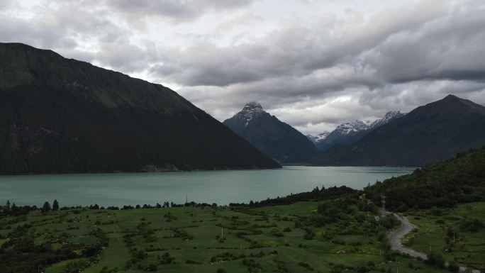 巴松措 新措湖光美景