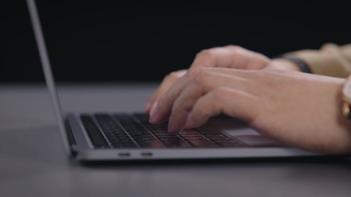 【8K正版素材】商务工作使用电脑敲键盘