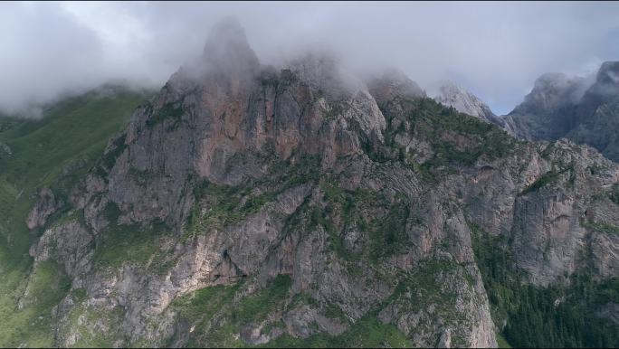 航拍险峻的山峰山脊