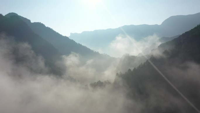 原创航拍大山深处日出云雾