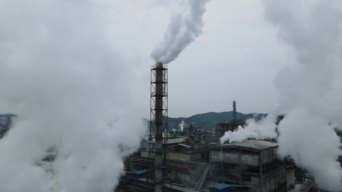 大烟囱浓浓白烟化工污染废气排放废气污染