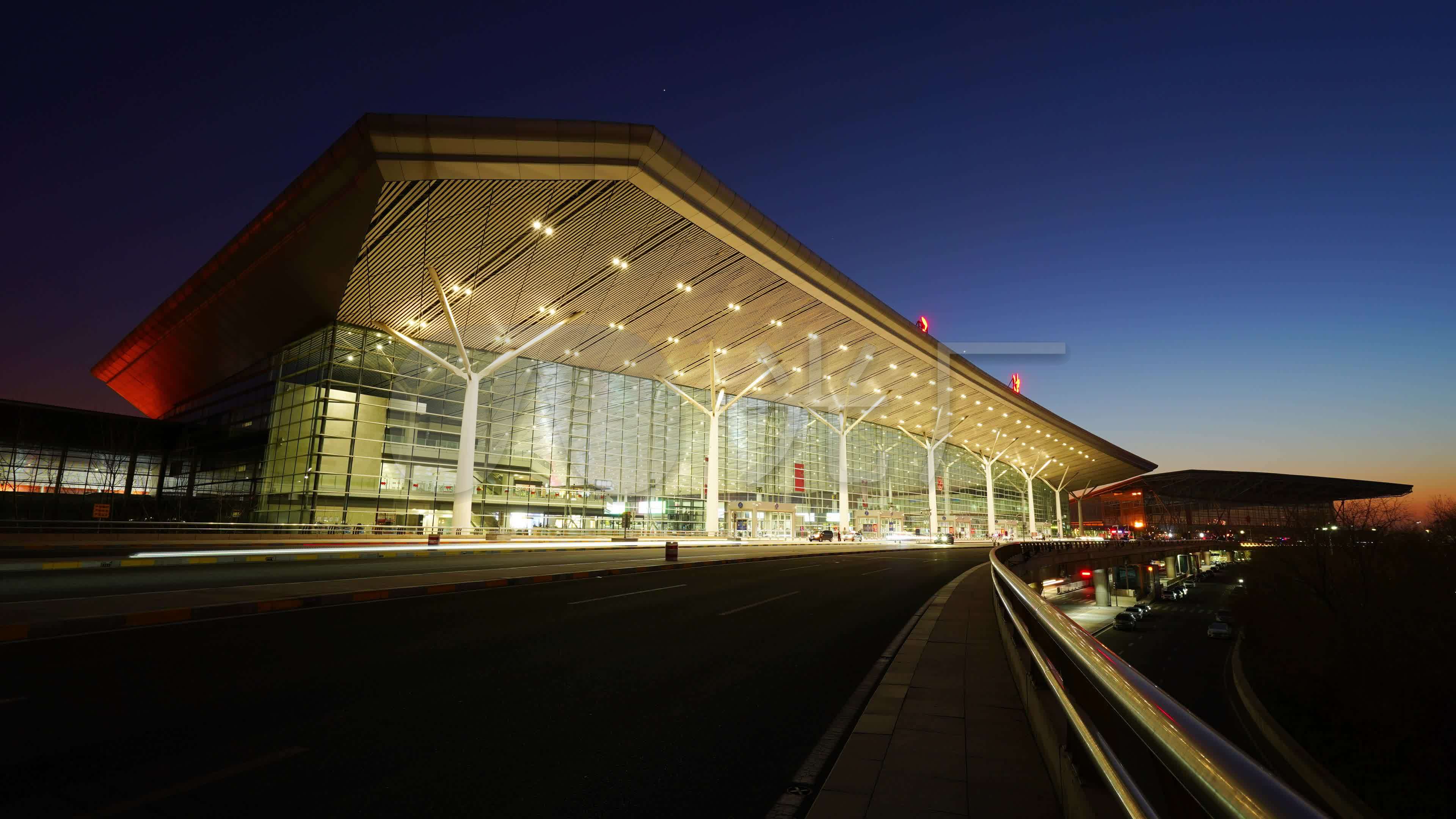 白云机场傍晚停机坪机场旅客摄影图配图高清摄影大图-千库网
