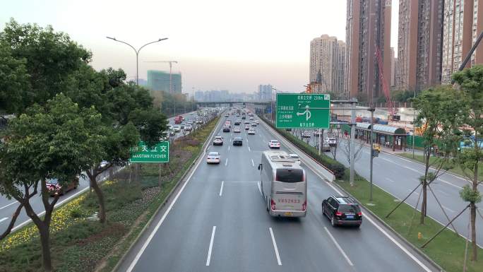 公路-车流-实拍-城市高速-绿色交通