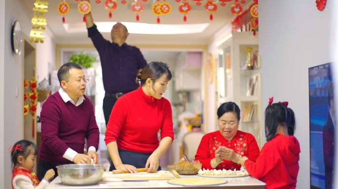 过年一家人团圆，年夜饭，除夕，一家人吃饭