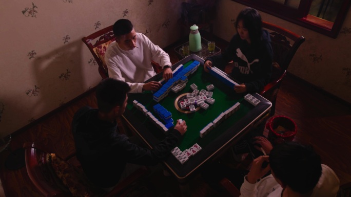 降格拍摄警示教育年轻人赌博打麻将