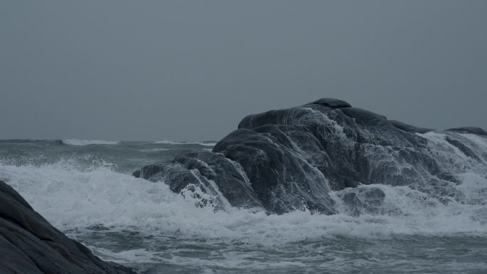 海浪拍打礁石-升格动画