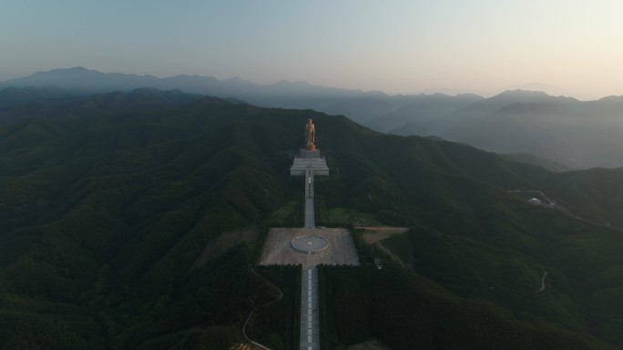 平顶山 鲁山大佛佛泉寺拾阶而上