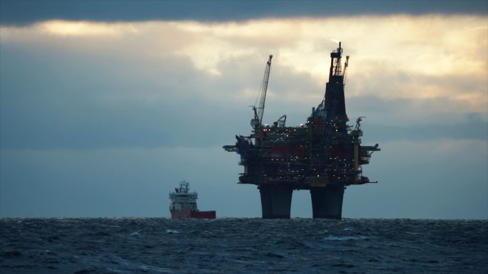 北海岸工业石油钻机海上平台施工现场