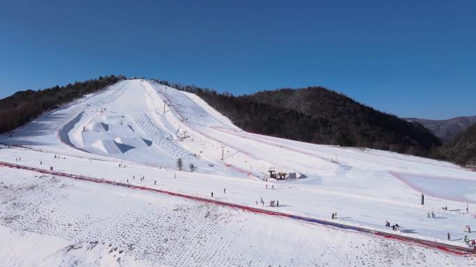4K航拍 神龙架国际滑雪场全国大众冰雪季