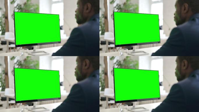 男子使用绿色彩色按键屏幕的桌面
