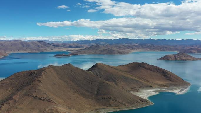 西藏高原山南羊卓雍措羊湖日托寺航拍