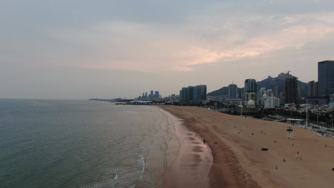 航拍青岛石老人浴场沙滩海浪晚霞