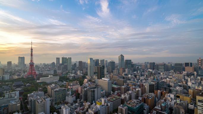 在日落映衬下，欣赏日本的建筑。