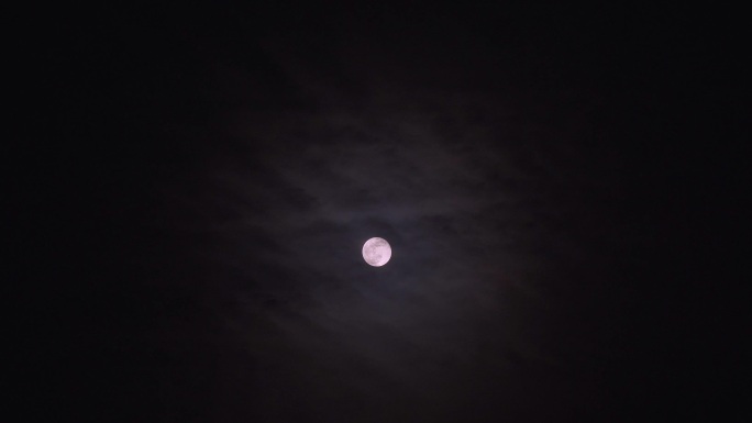 4K月亮在云雾中穿梭