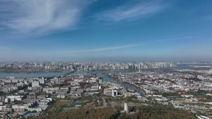 航拍襄阳汉江蓝天白云冬天城市风光风景