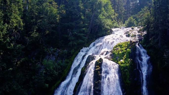 威拉米特国家森林的钻石溪瀑布
