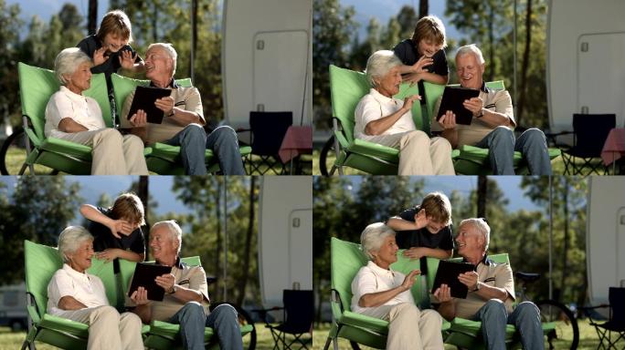 祖父母和孙子视频聊天