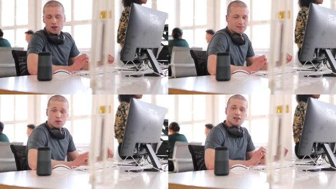 在办公桌上使用虚拟助手的人