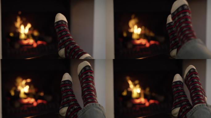 妇女在家里穿着袜子在壁炉旁休息