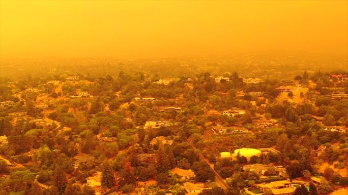 野火引起旧金山湾地区的灾难性橙色天空