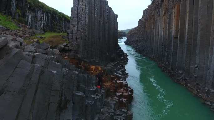 冰岛的拉吉尔峡谷欧洲北欧海外游河道翠绿河