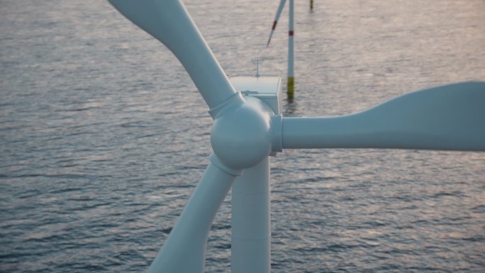 海上风力涡轮机和风力发电场的特写镜头