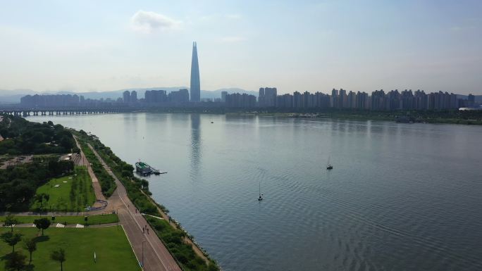 首尔市汉江风景城市建筑快速发展航拍延时国