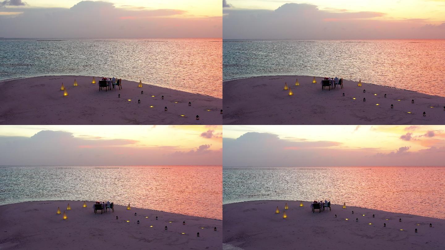 马尔代夫海滩上的浪漫晚餐
