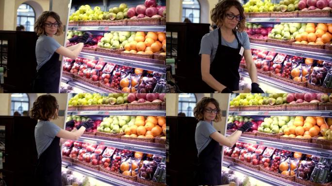 工人在超市里储存水果