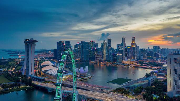 日落时新加坡商业区市中心的拍摄场景