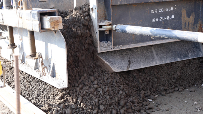 铺路水泥稳定碎石路面 路基施工 路面施工