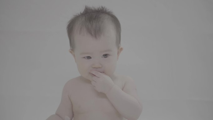 4k白色背景可爱小宝宝成长生活表情动作