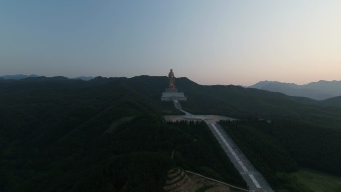 鲁山大佛背面的朝阳日出